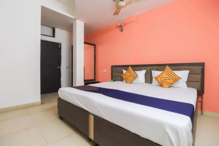Goroomgo Viren Pacific Agra