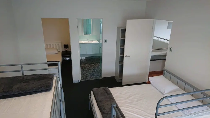 3 Bedrooms Cottage with balcony