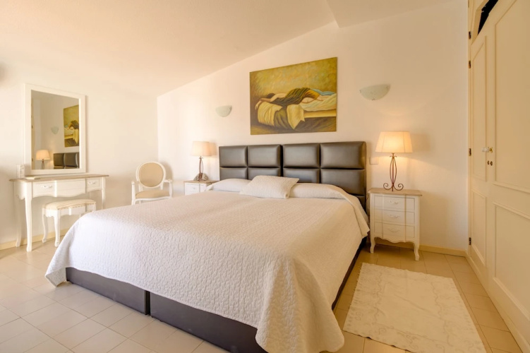 Villas2go2 Crown