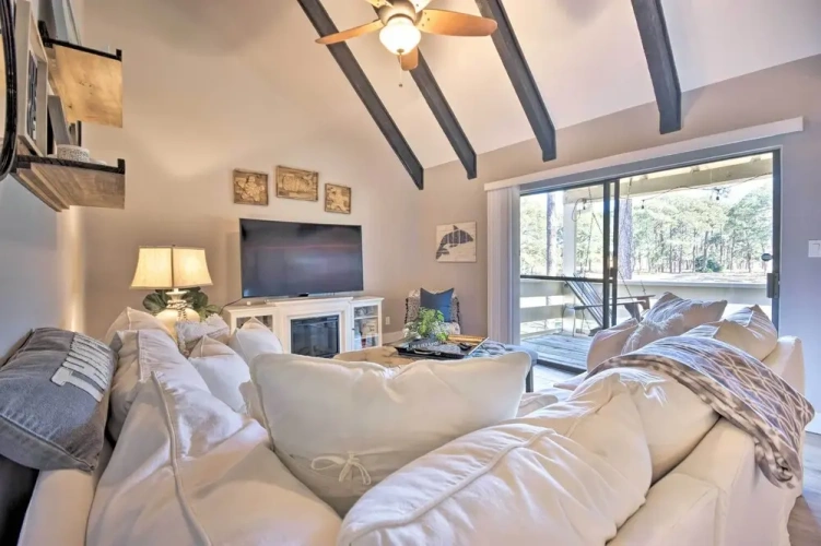 2 Bedrooms Apartment