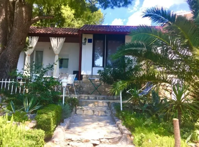 3 Bedrooms Cottage