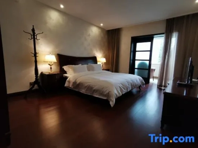 1 Bedroom Double Suite with balcony and with mountain view