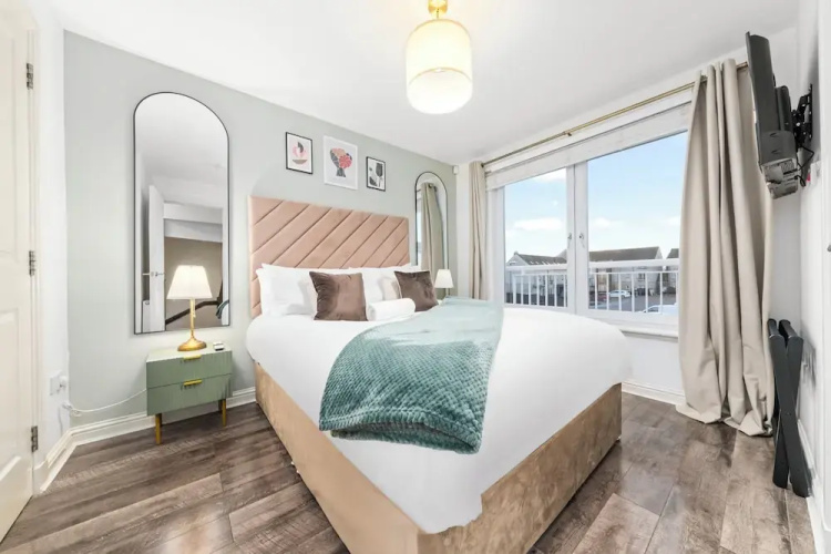 Urban Elegance 5-Bed Glasgow Home
