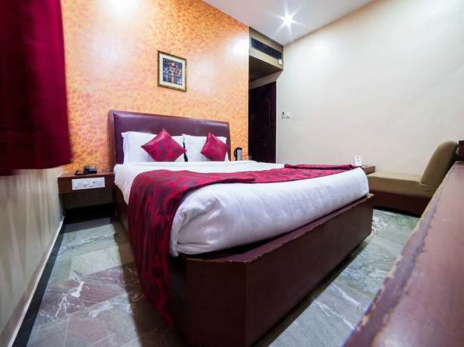 Shreenithi By Oyo Rooms