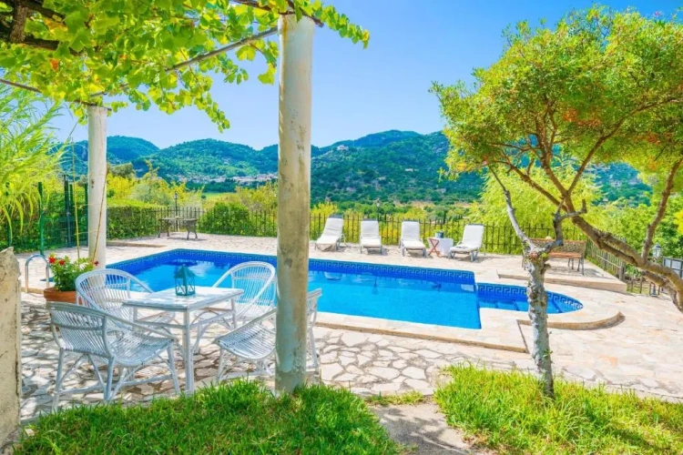 2 Bedrooms Villa