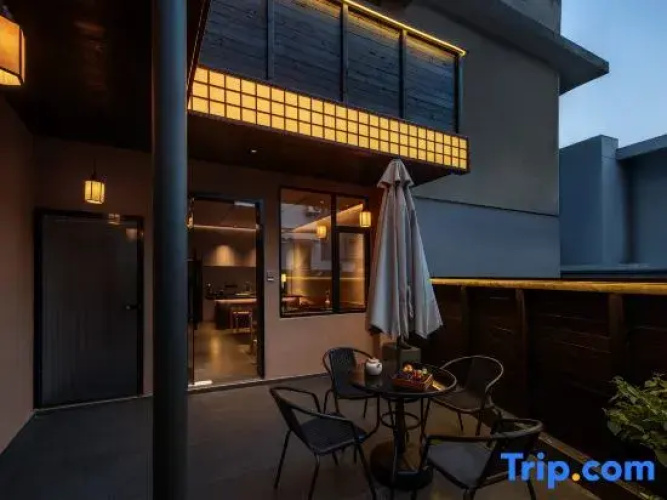 Runwu Homestay (Wuyi Square & IFS Center)