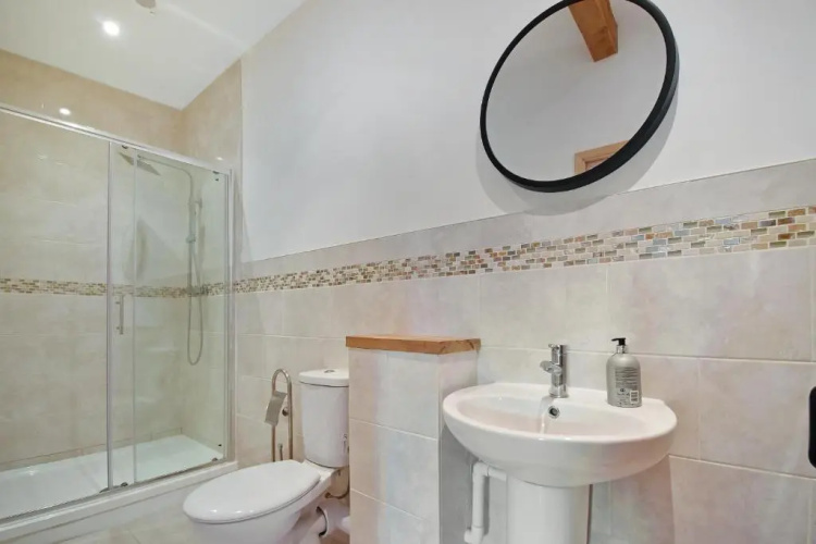 5 Bed Barn Conversion - with Private Hot Tub