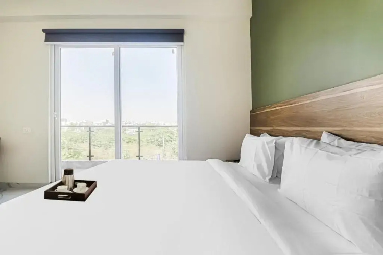Fabhotel The Pearl Inn