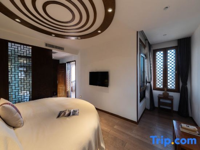Standard Family room with view