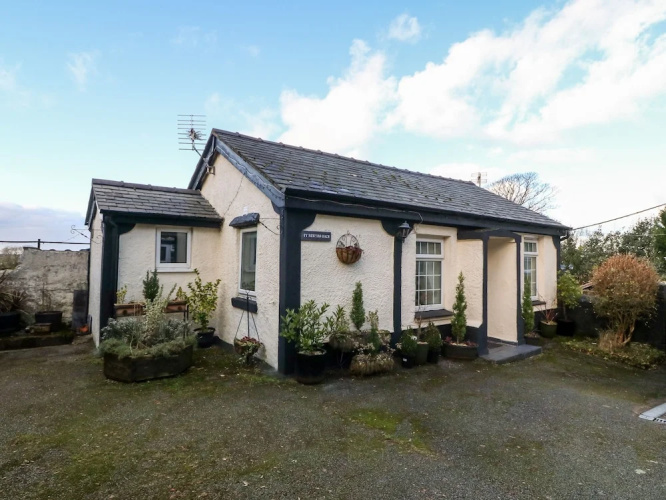 Ty Newydd Bach
