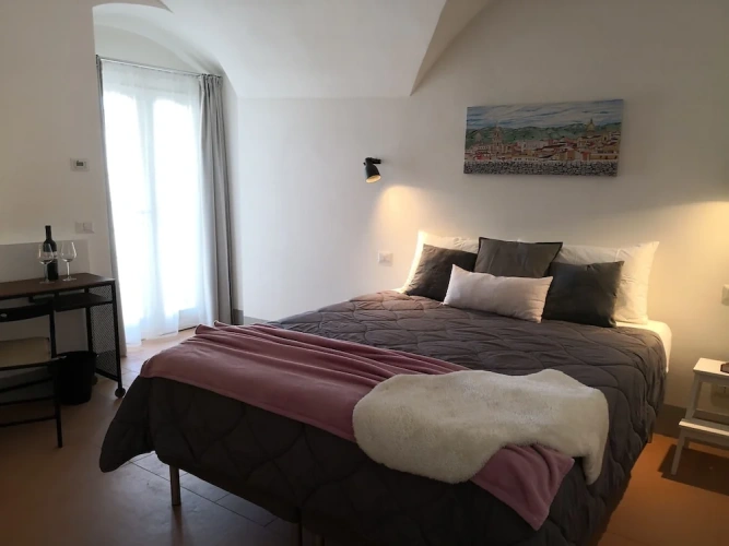 Superior Double Basement room