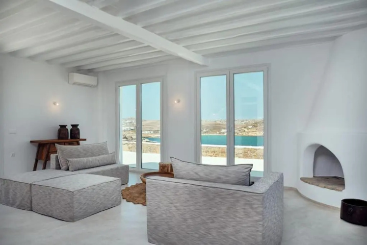 Private Villa Beachfront 30steps to Alemagou Beach