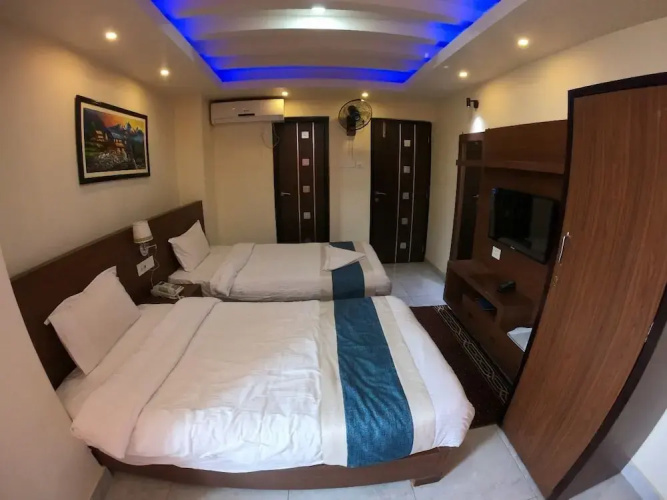Hotel Tara Suites