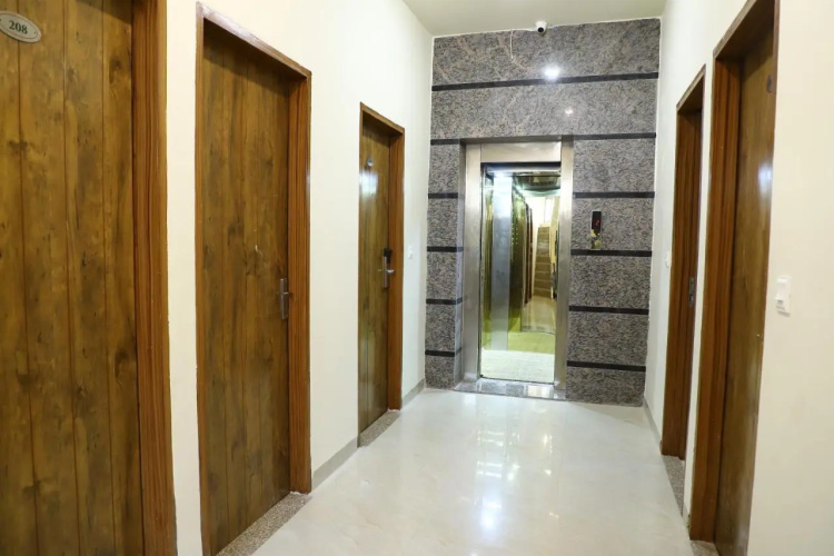 Ivory Hotel