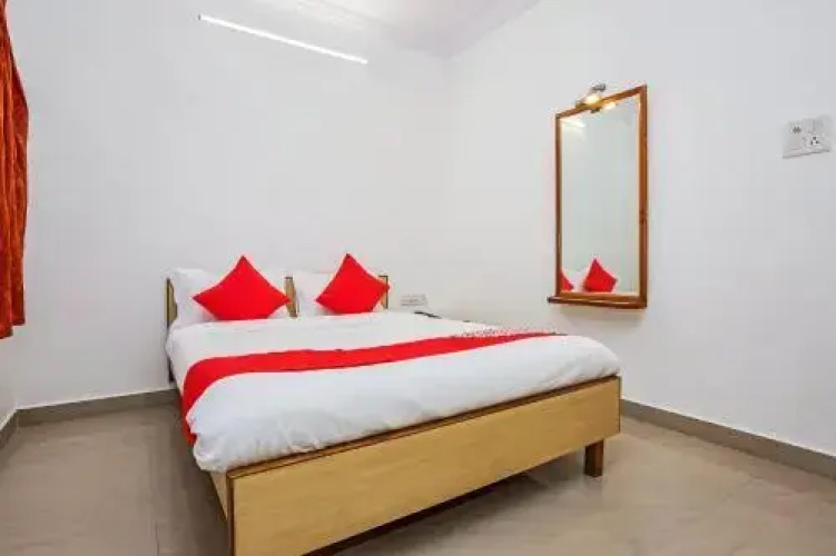 Oyo 24889 Prabhat Plaza