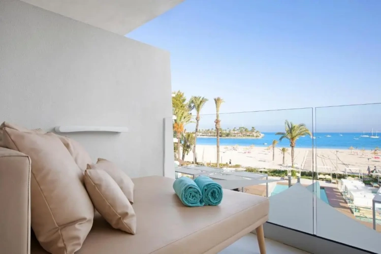 Superior Double Club room with sea view