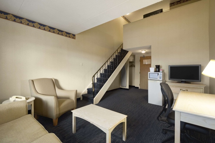 Ramada By Wyndham Trenton photo 7