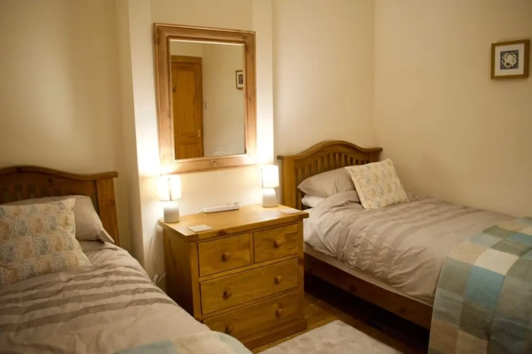 2 Bedrooms Apartment