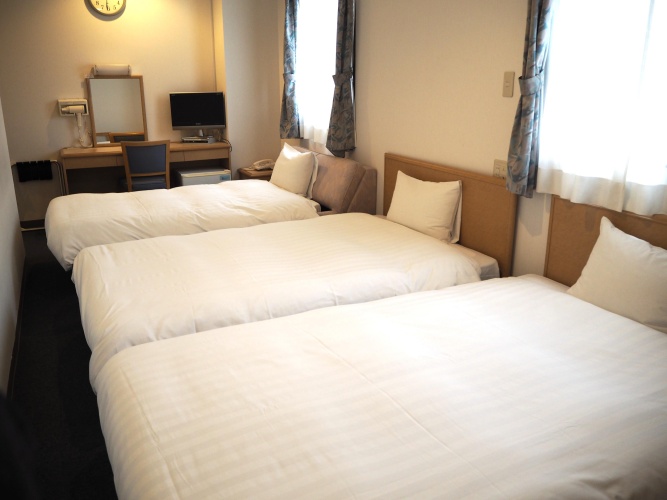Standard Triple room