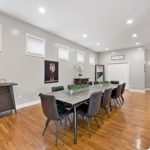Spacious Luxury Retreat 8 Bed Oasis With 6 Baths
