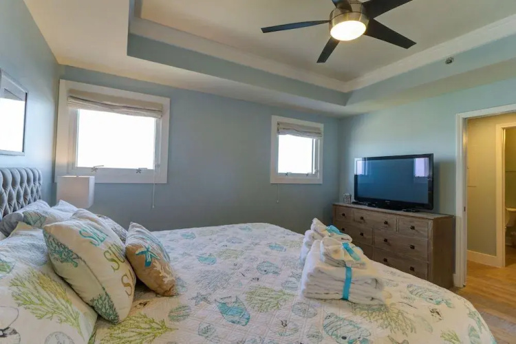 Sterling Breeze Resort By BlueSwell