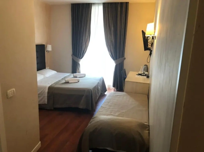 Standard Triple room