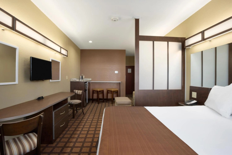 Microtel Inn & Suites By Wyndham Fairmont photo 6