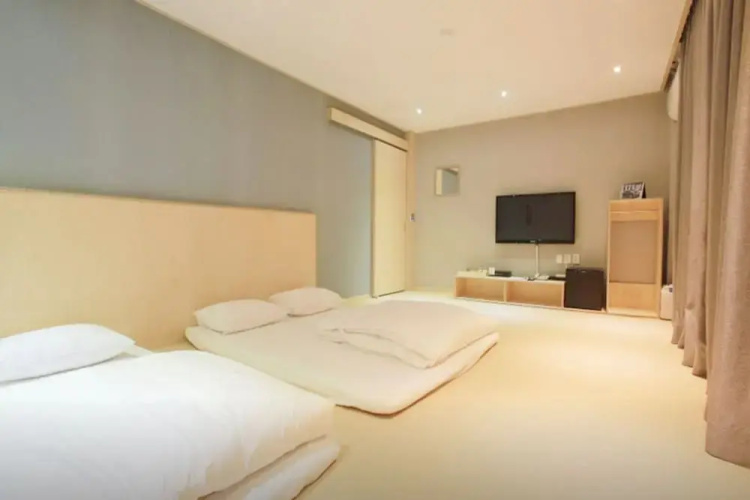 Boo Hotel