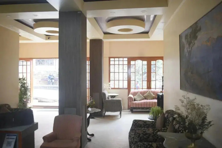 Pineridge Hotel