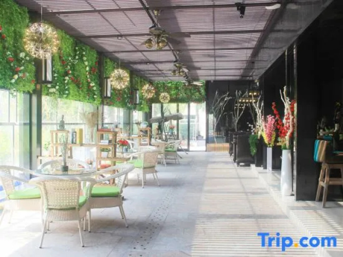 Yangjiang Minghao Hotel