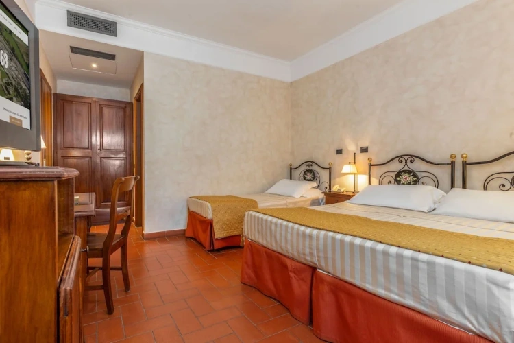 Standard Triple room
