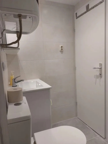 Homey 1-BR Apt