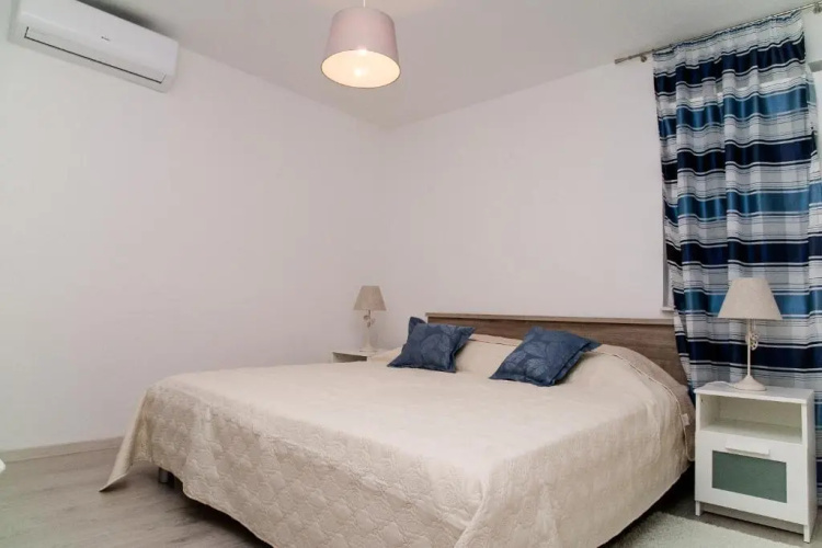 Apartment Ema