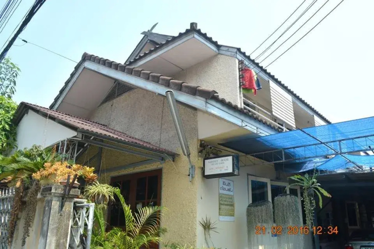 Nan-Nut House