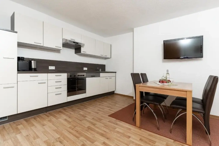3 Bedrooms Apartment