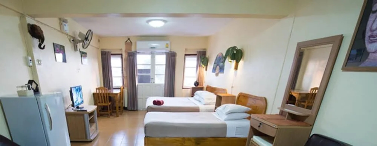 Funky Monkey Guesthouse & Tours