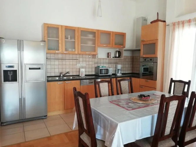 3 Bedrooms Apartment