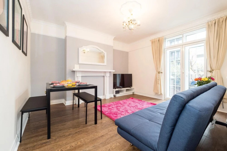 Bright Battersea pad Sleeps 5