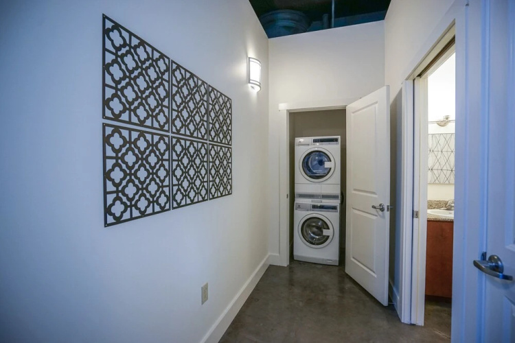 FRONTDESK 800 Capitol Apts Downtown Indy