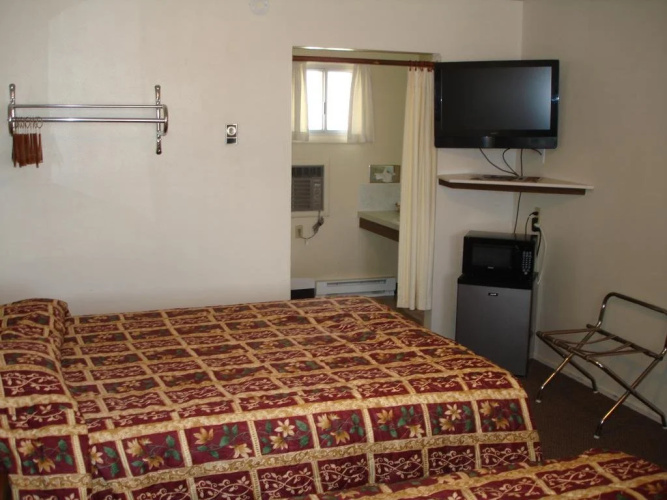 Tops Motel