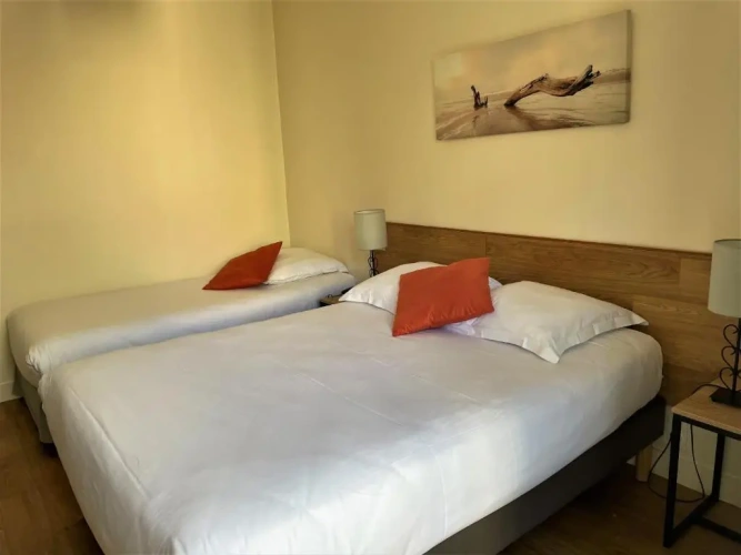 Standard Triple room