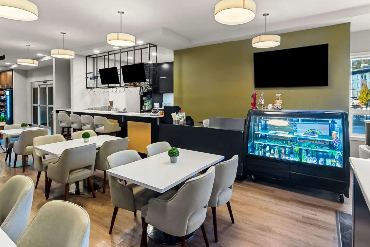 Microtel Inn & Suites By Wyndham Kelowna photo 29
