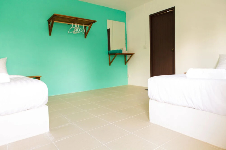Castaway Guesthouse Hostel and Bar