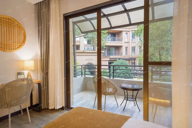 Room-heinemann Hotel Courtyard or Terrac