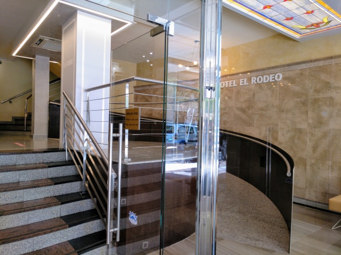El Hotel Monarque El Rodeo photo 11