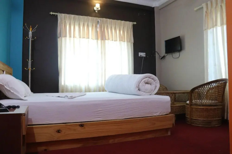 Hotel Young's Stupa