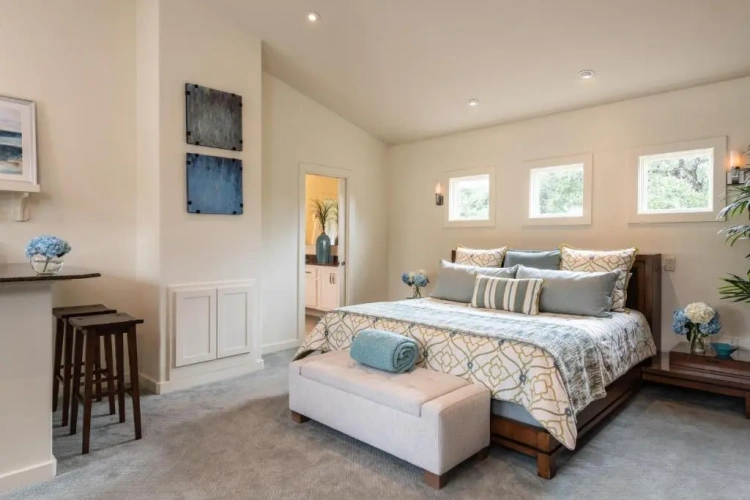 Suite with lake view