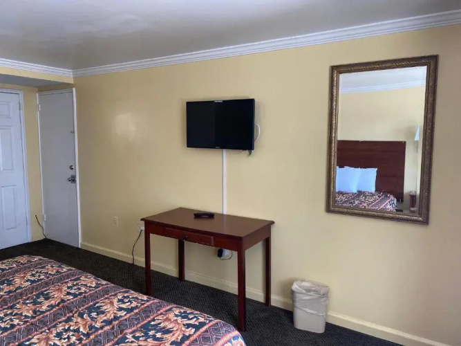 Rodeway Inn By The Bay