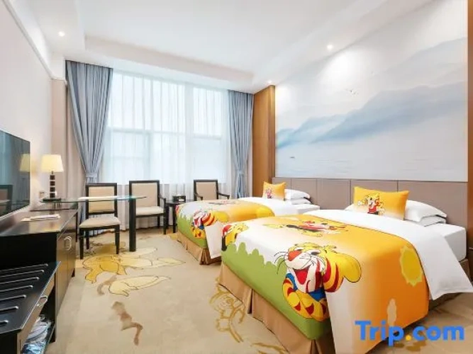 1 Bedroom Suite with courtyard view