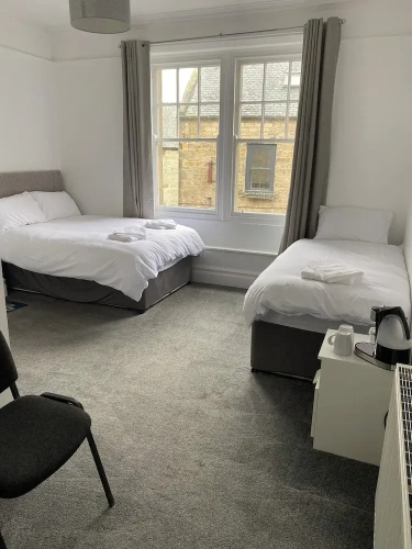 Standard Triple room